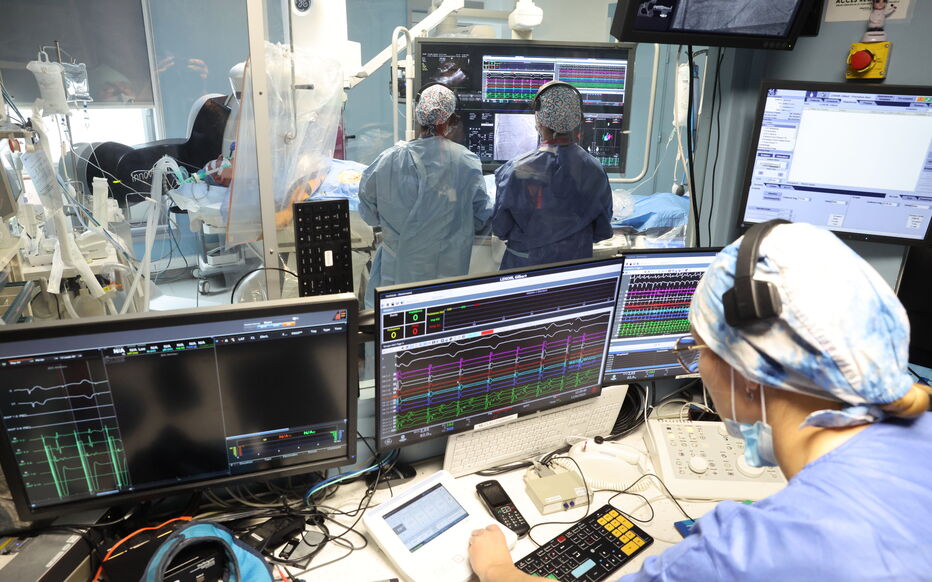 procédure en cardiologie interventionnelle utilisant le logiciel d'IA de Volta Médical ICPS (Massy)